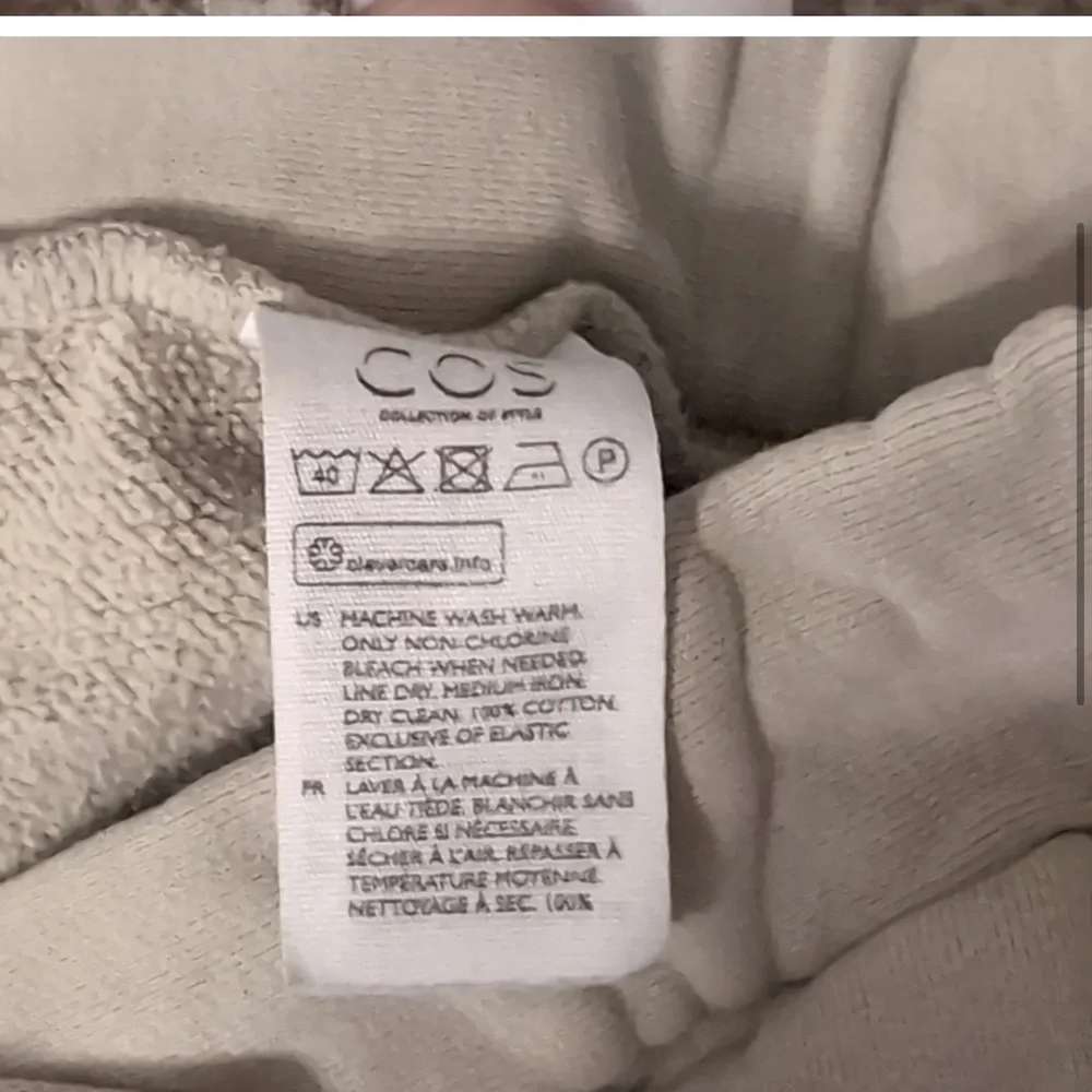 COS Women's Relaxed Fit Khaki Sweatpants
Loungewear Size Large - Picture 4 of 6